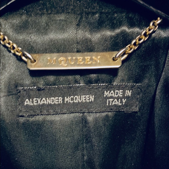 Alexander McQueen - Picture 2 of 3